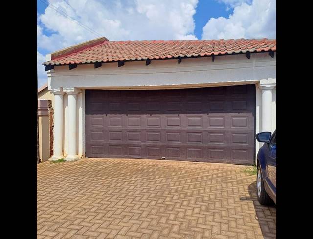 2 BEDROOM HOUSE FOR SALE IN PROTEA GLEN